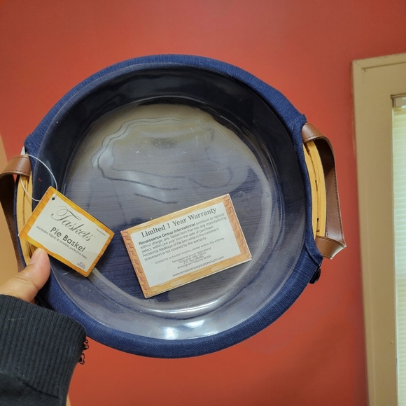 Taskets Renaissance Pie Caddy Basket w/Blue Liner and two Handles. - Picture 2 of 11